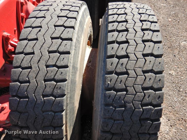 image for item DK2438 1981 International 2575  semi truck