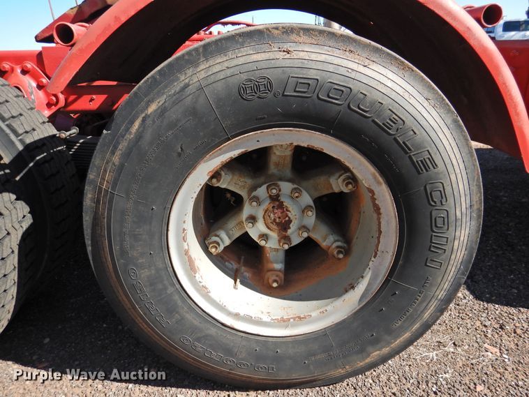 image for item DK2438 1981 International 2575  semi truck