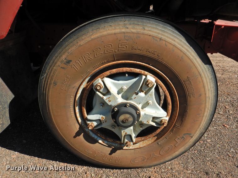 image for item DK2438 1981 International 2575  semi truck