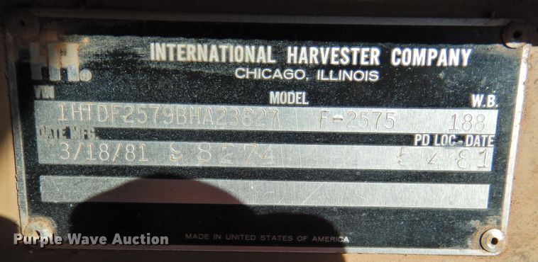 image for item DK2438 1981 International 2575  semi truck