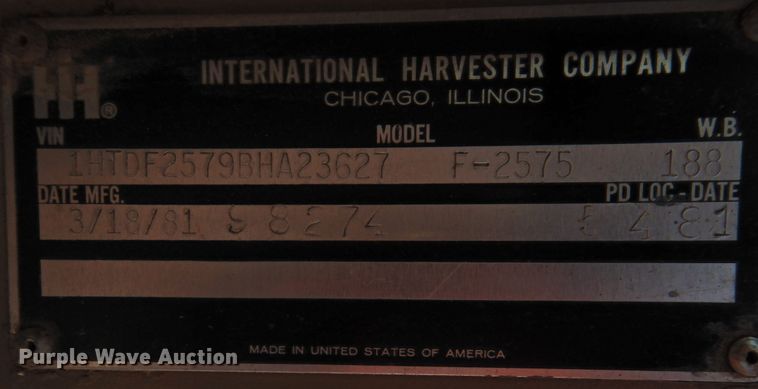 image for item DK2438 1981 International 2575  semi truck