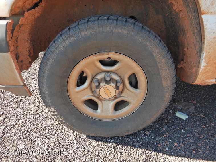 image for item DK2439 2002 Chevrolet Silverado 1500  Ext. Cab pickup truck