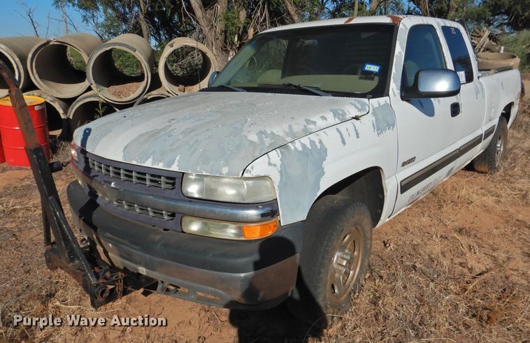 image for item DK2440 2001 Chevrolet Silverado 1500  Ext. Cab pickup truck