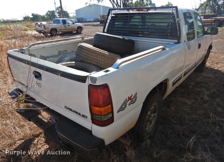 image for item DK2440 2001 Chevrolet Silverado 1500  Ext. Cab pickup truck
