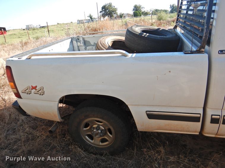 image for item DK2440 2001 Chevrolet Silverado 1500  Ext. Cab pickup truck