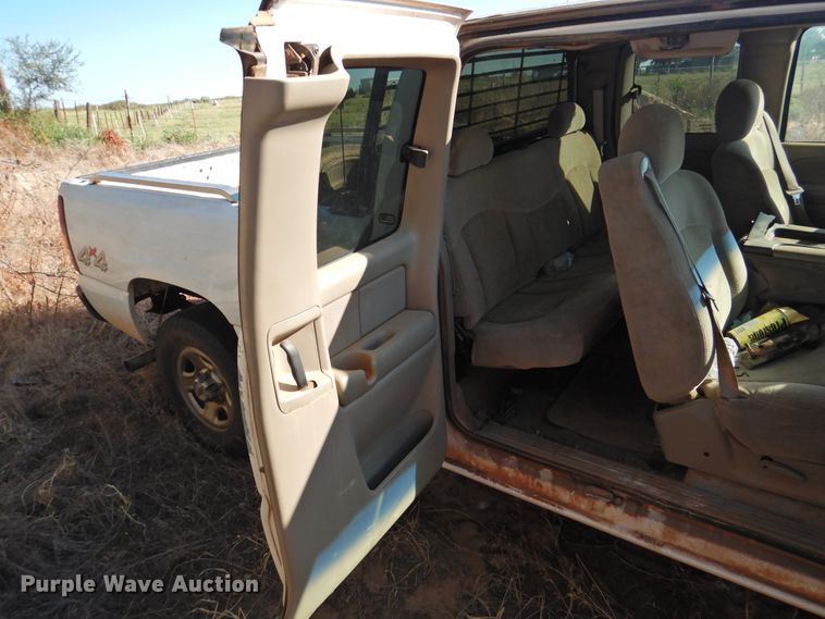 image for item DK2440 2001 Chevrolet Silverado 1500  Ext. Cab pickup truck