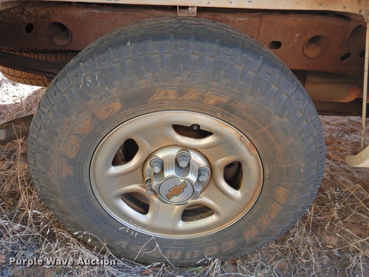 image for item DK2440 2001 Chevrolet Silverado 1500  Ext. Cab pickup truck