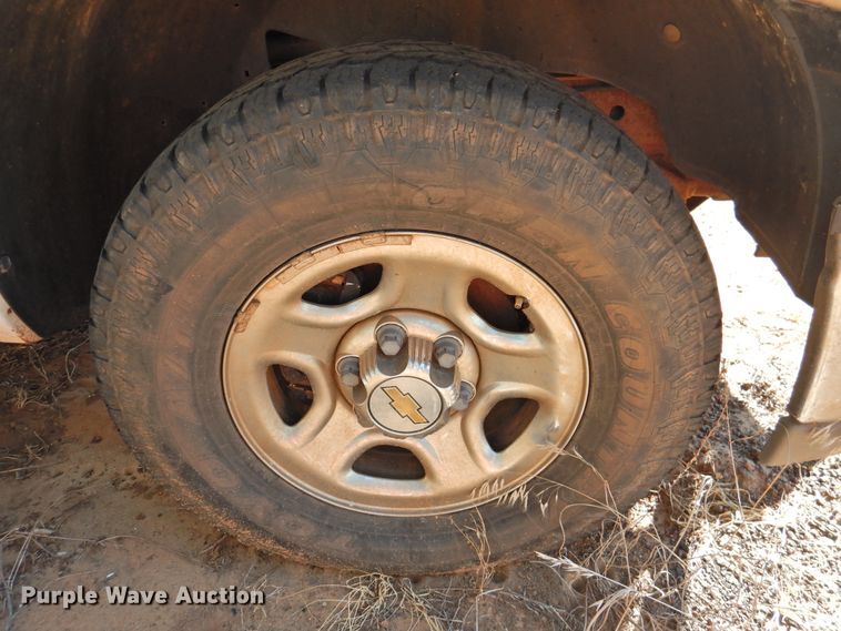 image for item DK2440 2001 Chevrolet Silverado 1500  Ext. Cab pickup truck