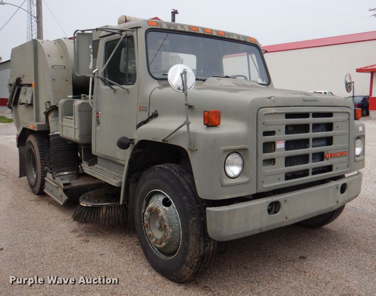 image for item DL0119 1988 International S1600  street sweeper truck