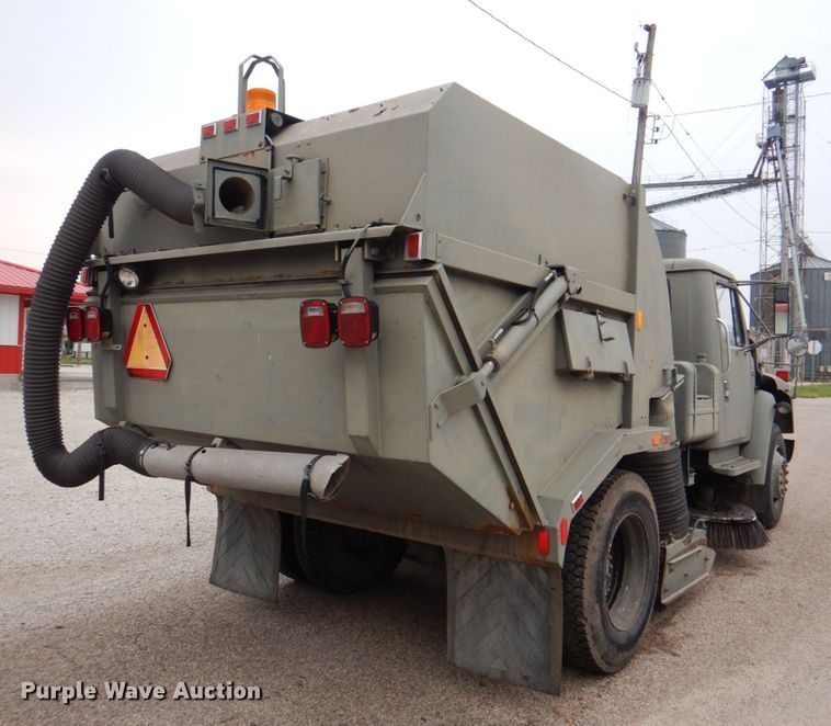 image for item DL0119 1988 International S1600  street sweeper truck