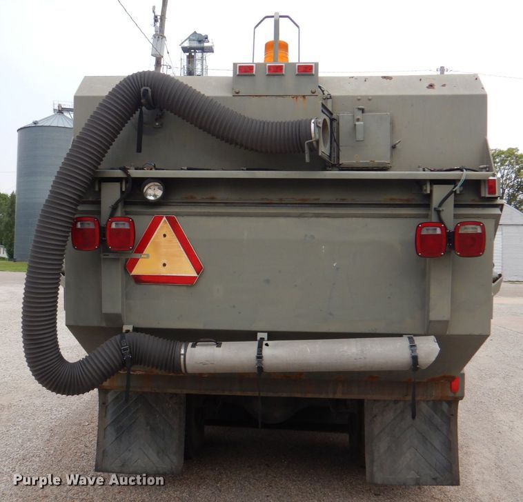 image for item DL0119 1988 International S1600  street sweeper truck