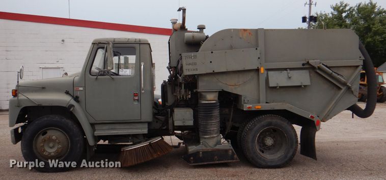 image for item DL0119 1988 International S1600  street sweeper truck