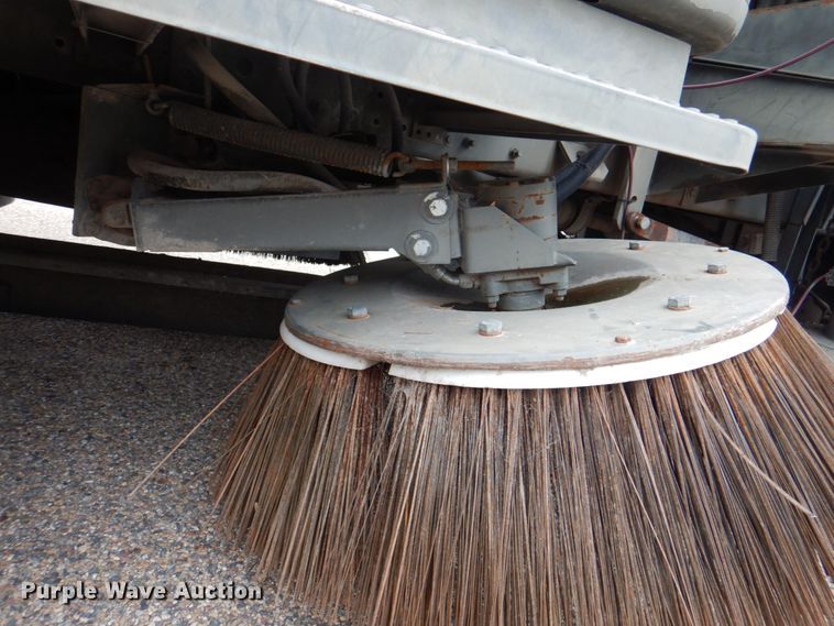 image for item DL0119 1988 International S1600  street sweeper truck