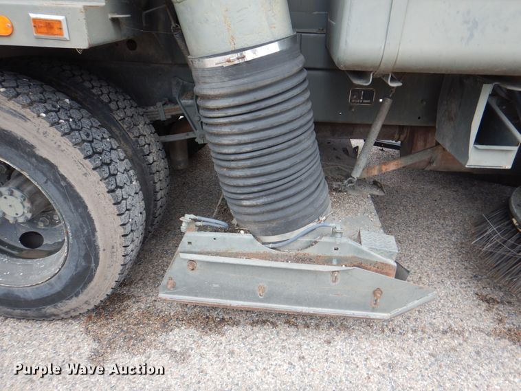 image for item DL0119 1988 International S1600  street sweeper truck