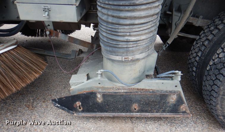 image for item DL0119 1988 International S1600  street sweeper truck