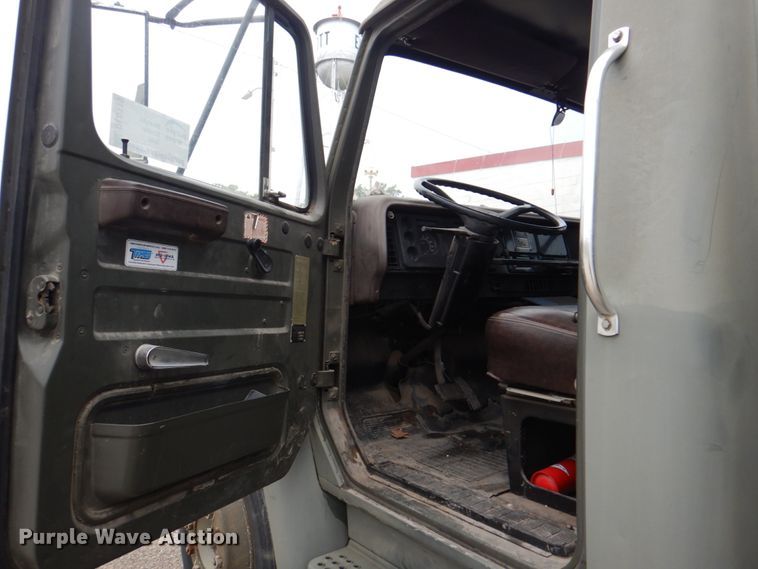 image for item DL0119 1988 International S1600  street sweeper truck