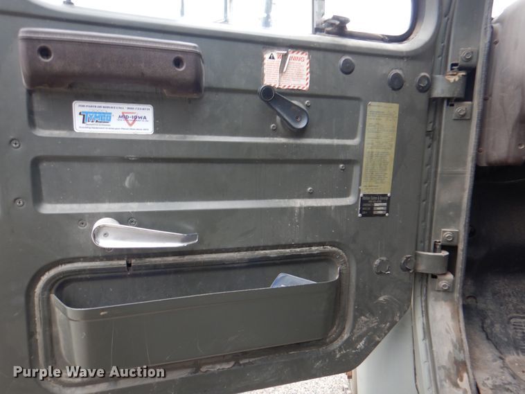 image for item DL0119 1988 International S1600  street sweeper truck