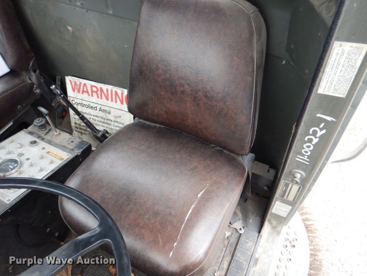 image for item DL0119 1988 International S1600  street sweeper truck