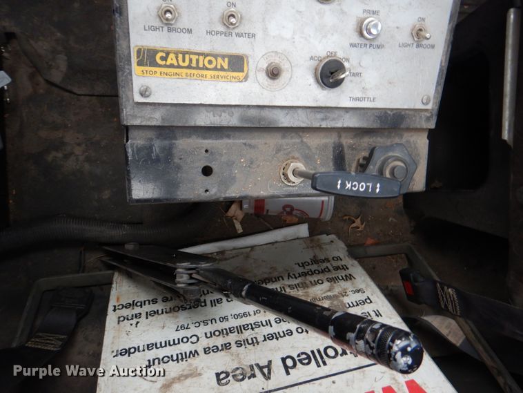 image for item DL0119 1988 International S1600  street sweeper truck