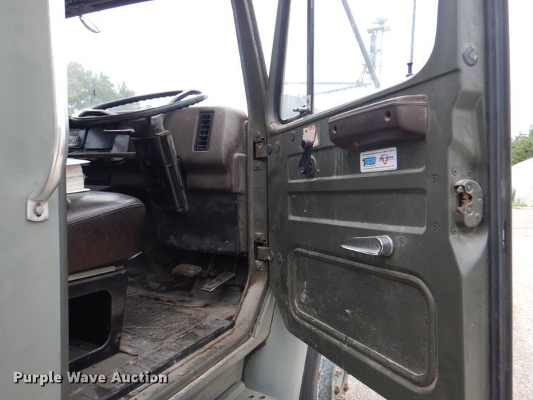 image for item DL0119 1988 International S1600  street sweeper truck