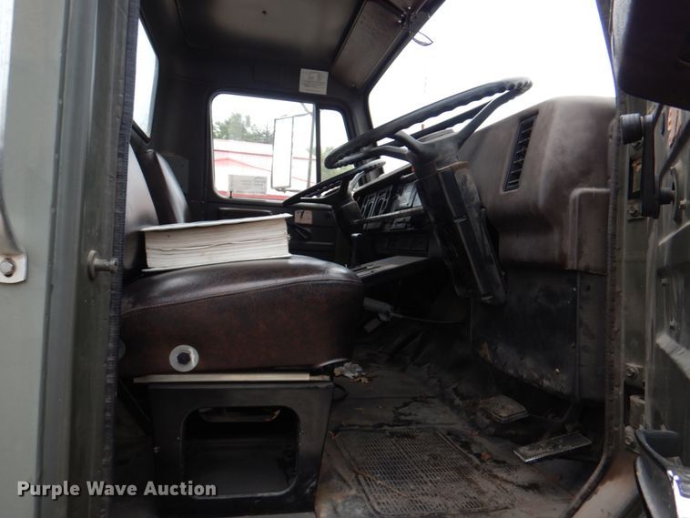 image for item DL0119 1988 International S1600  street sweeper truck