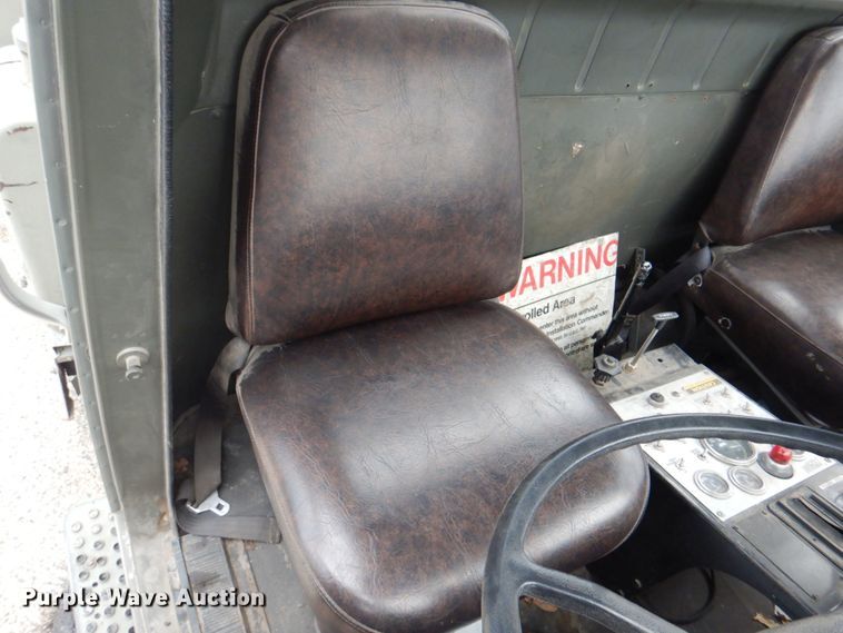 image for item DL0119 1988 International S1600  street sweeper truck