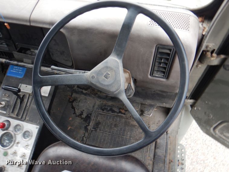 image for item DL0119 1988 International S1600  street sweeper truck