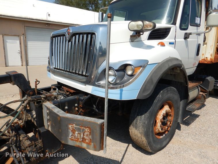 image for item DL3007 2011 International 7400  dump truck