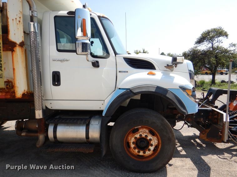 image for item DL3007 2011 International 7400  dump truck