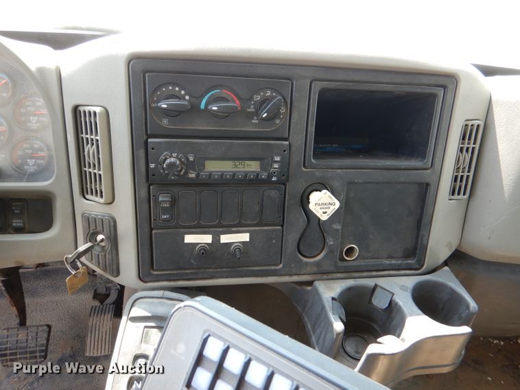 image for item DL3007 2011 International 7400  dump truck