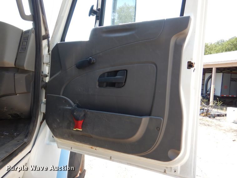 image for item DL3007 2011 International 7400  dump truck