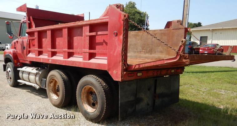 image for item DL3070 1995 Ford L9000  dump truck