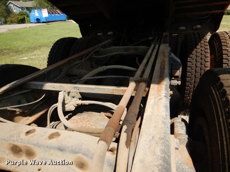 image for item DL3070 1995 Ford L9000  dump truck