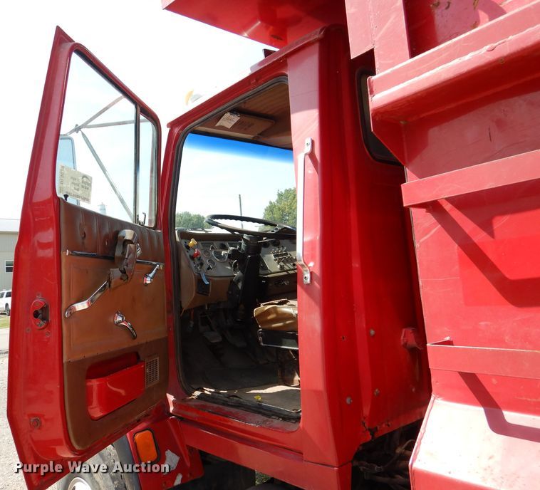 image for item DL3070 1995 Ford L9000  dump truck
