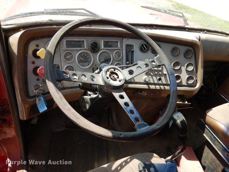 image for item DL3070 1995 Ford L9000  dump truck