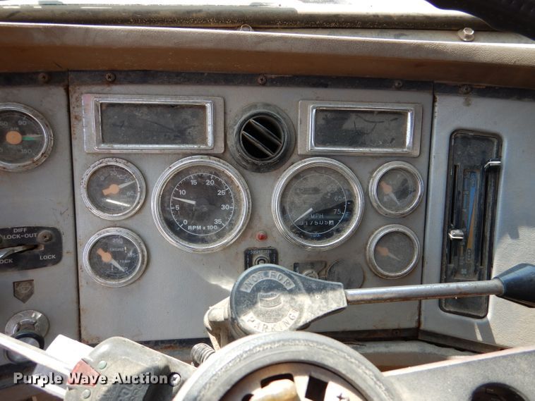 image for item DL3070 1995 Ford L9000  dump truck