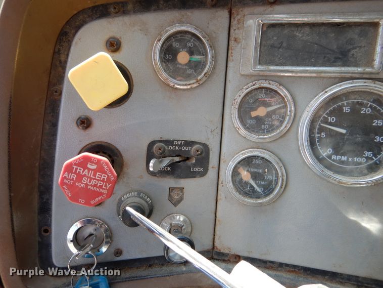 image for item DL3070 1995 Ford L9000  dump truck