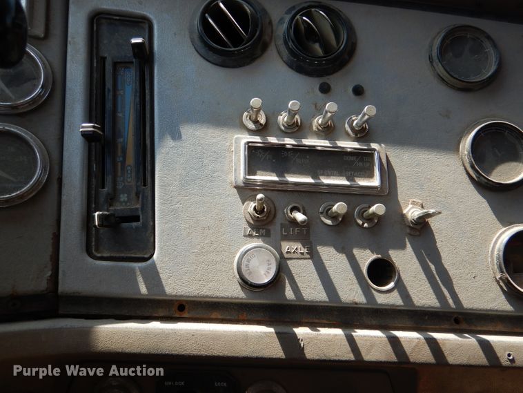 image for item DL3070 1995 Ford L9000  dump truck