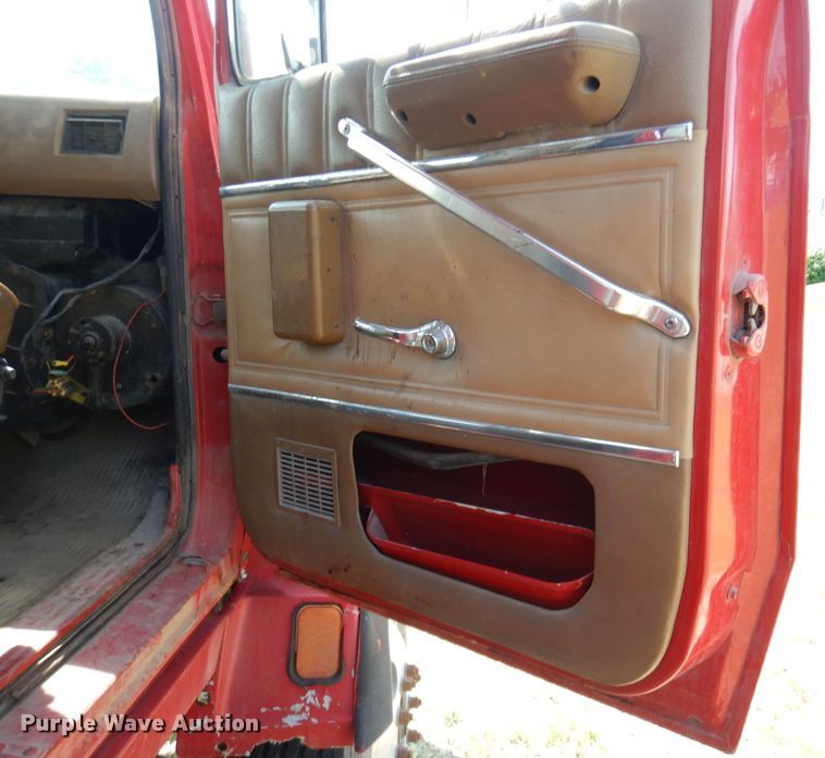 image for item DL3070 1995 Ford L9000  dump truck