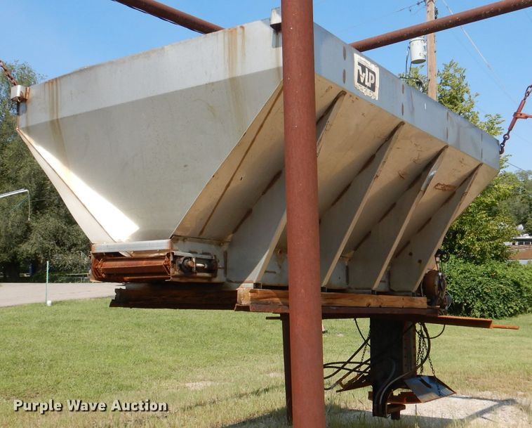 image for item DL3070 1995 Ford L9000  dump truck