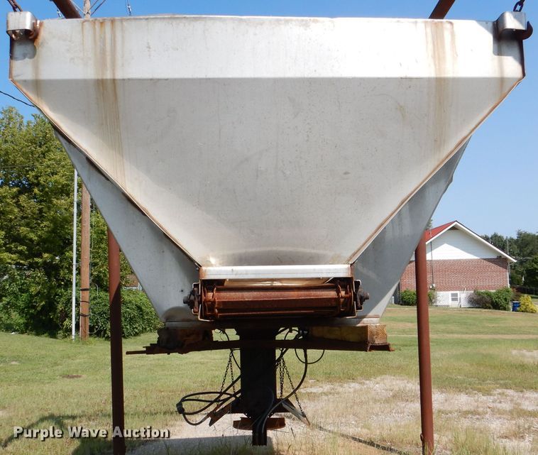 image for item DL3070 1995 Ford L9000  dump truck