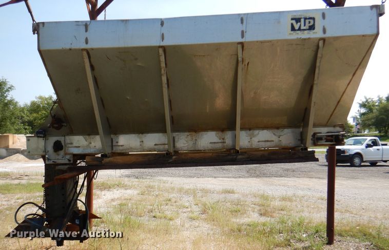 image for item DL3070 1995 Ford L9000  dump truck