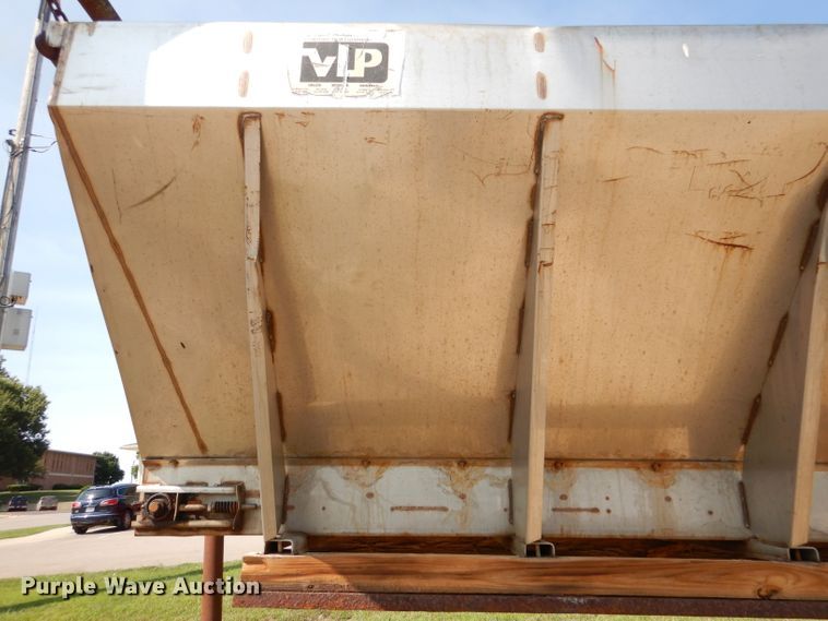 image for item DL3070 1995 Ford L9000  dump truck