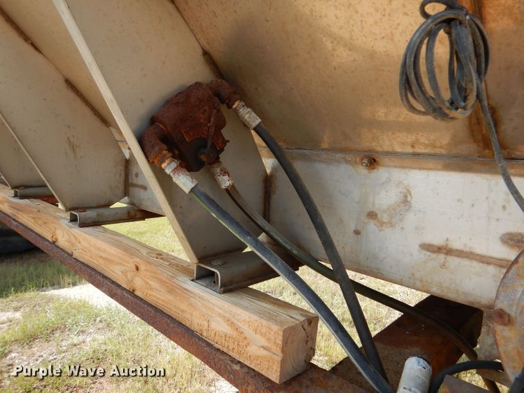 image for item DL3070 1995 Ford L9000  dump truck