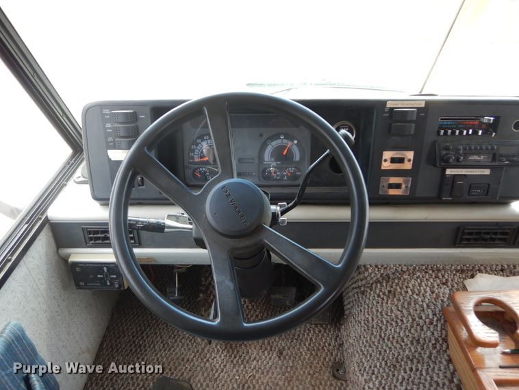 image for item DL6305 1994 Winnebago SCG34RS  mobile command center