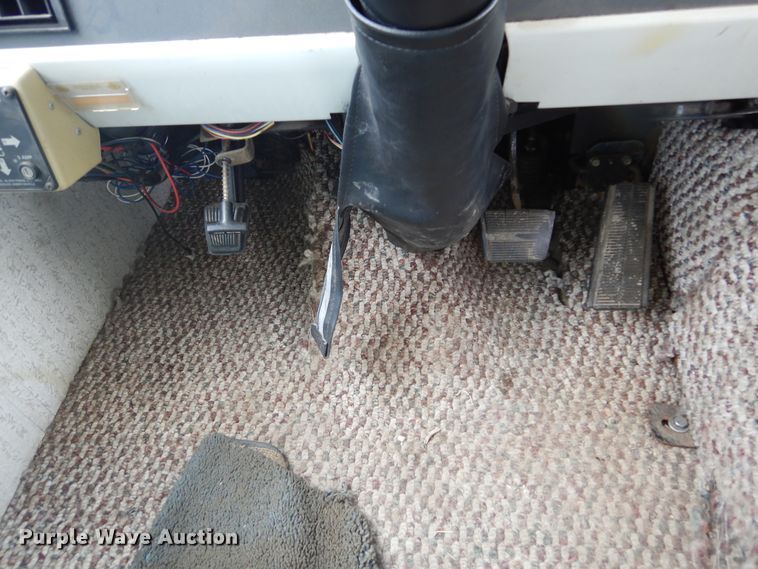 image for item DL6305 1994 Winnebago SCG34RS  mobile command center