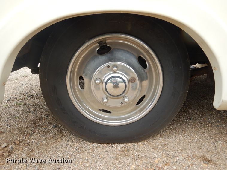 image for item DL6305 1994 Winnebago SCG34RS  mobile command center