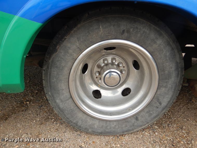 image for item DL6305 1994 Winnebago SCG34RS  mobile command center