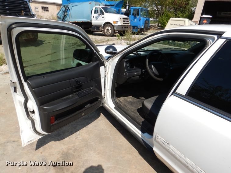 image for item DM1492 2010 Ford Crown Victoria Police Interceptor