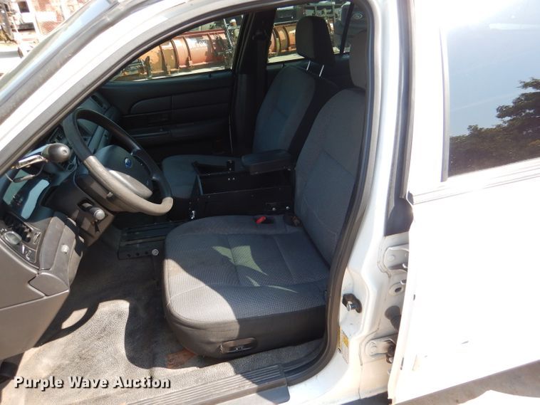 image for item DM1492 2010 Ford Crown Victoria Police Interceptor